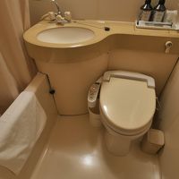 問題のウォシュレット。これ以外は良いホテルなので直して～