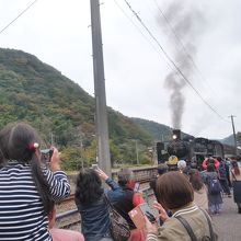 老若男女、だれからも大人気のSL列車。