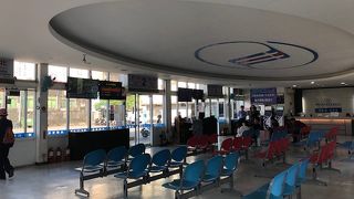 日本のバスセンターに似た乗り場がわかりやすい