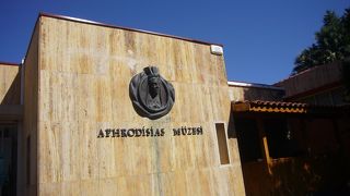 アフロディシアス遺跡の出土品が展示されています