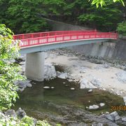 香嵐渓を引き立てる橋です