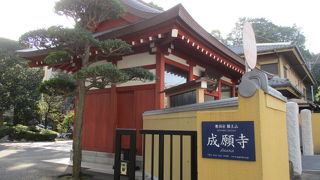 山門の仁王像は見ごたえあります