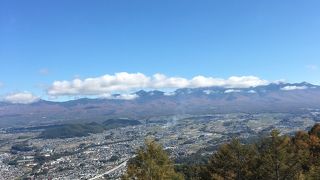 茅野市街と山々が見渡せる
