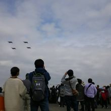 航空編隊の技術には圧巻です