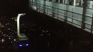 夜景の下りは大混雑です