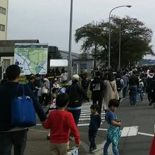 ピーク時は倍の人になります