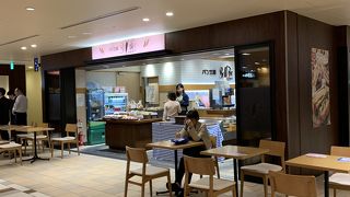 オープンタイプのパン屋さん