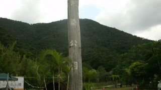 大島紬の泥染めの行程を見学できます