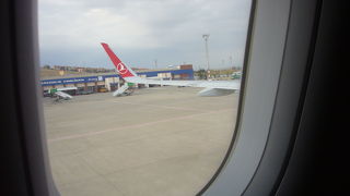 空港に入るときにも荷物検査があります