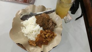 グドゥッの専門店