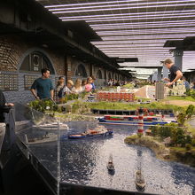 極東側から見た展示風景