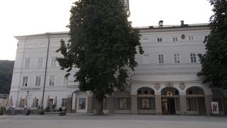 旧市街地の南のエリアにあります。