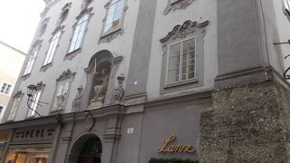 旧市街地の南のエリアにあります。