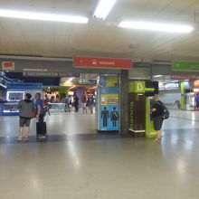 Autobusesという表示の方へ進みます