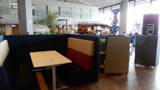 イトーキ社製の椅子・テーブルのコーナーが出来ていました