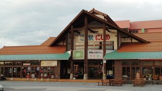 車中泊◎、朝食営業有り、健康ランド、スーパー、娯楽施設が並ぶ