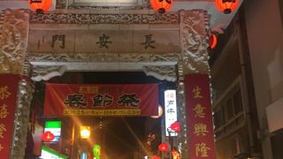 大丸側入り口門