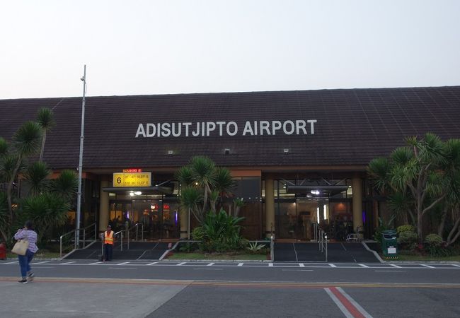 アジスチプト国際空港 Jog クチコミ アクセス 営業時間 ジョグジャカルタ フォートラベル