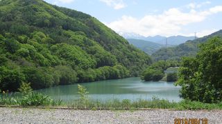 こんなところに湖がある