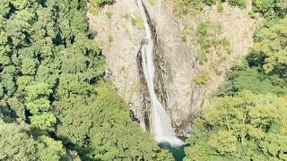 ロープーウェイから滝！