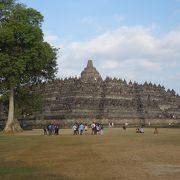ボロブドゥール寺院でサンセットを鑑賞するために行きました。