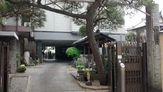 建物自体はモダンで、全然寺という感じではなかった