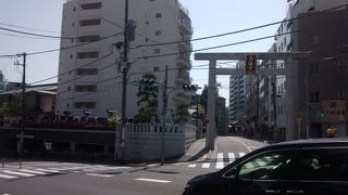 石造りの立派な鳥居