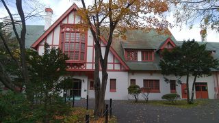 休日は見学できず