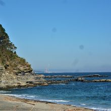 両側が崖 磯で砂場が見当せる大浦海水浴場 By Ud Bf 大浦海水浴場のクチコミ フォートラベル