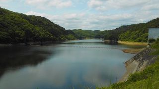 大和町、仙台市泉区の水源です。湖畔には公園があります。