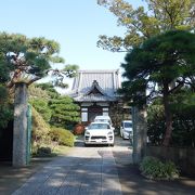 きれいに手入れされた静かなお寺