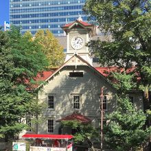 通り向かいのビル2Fから