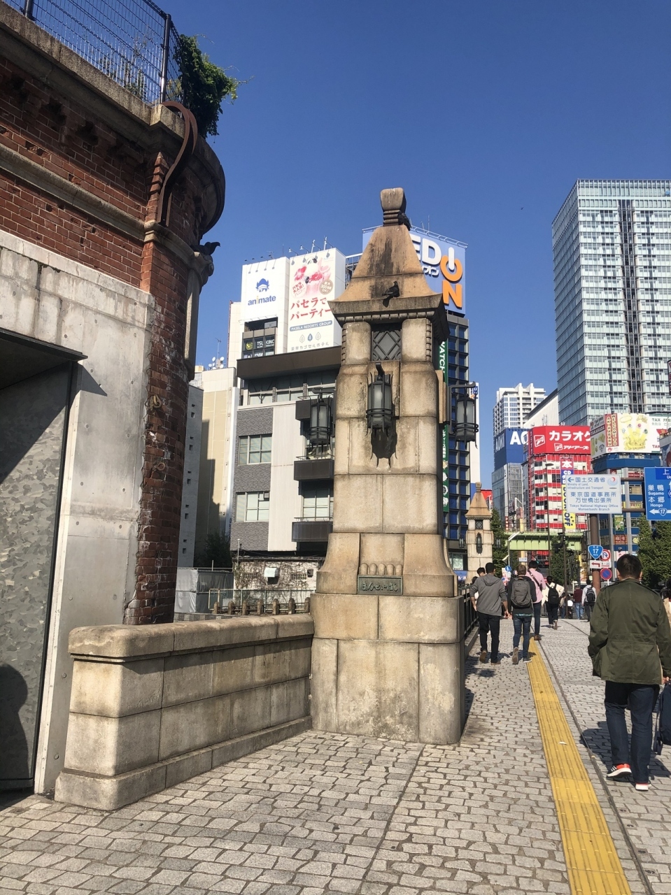 秋葉原に行く時に通りました