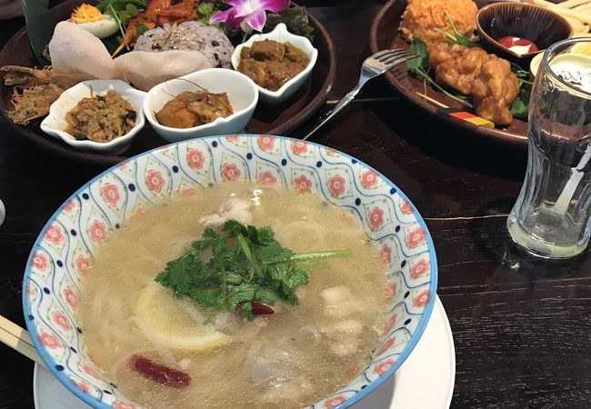 お店が広々していてご飯も美味しい