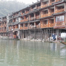 沱江沿いの古い建物