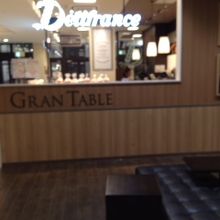 店舗外観の様子です。