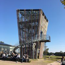 ガキンチョ対応すべり台！アートっぽい