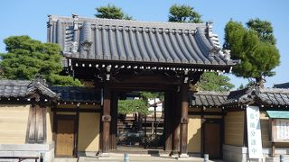 烏山寺町の表通りに面したお寺