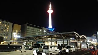 京都市街を一望、寺社のライトアップも