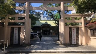 ビル街の中にひっそりとある神社