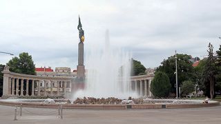 ホッホシュトラールブルネンとソビエト戦勝記念碑