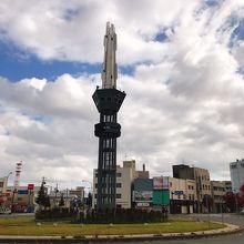 ロータリーの中央にあるタワー