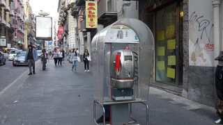 ナポリの背骨。ナポリ観光はこれを中心に歩きます。