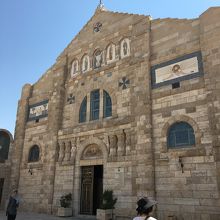 立派な石造りの教会