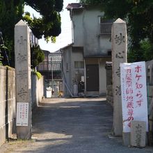 お寺入り口です。