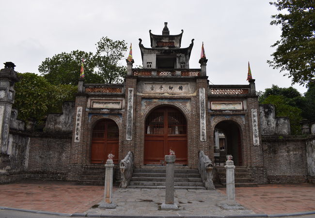 コーロア城とアンズーンヴーン寺
