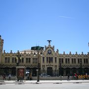 バレンシア→バルセロナの移動で列車に乗った駅です。