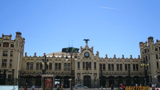 バレンシア→バルセロナの移動で列車に乗った駅です。