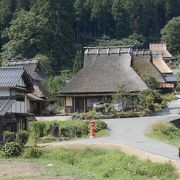 日本の原風景ともいうべき わらぶき民家が点在