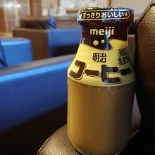 入浴後のコーヒー牛乳(110円)